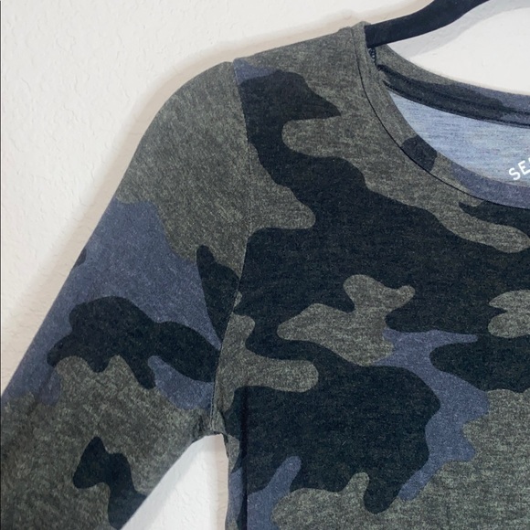 Tops - 🪼Trendy Camo long sleeve top!